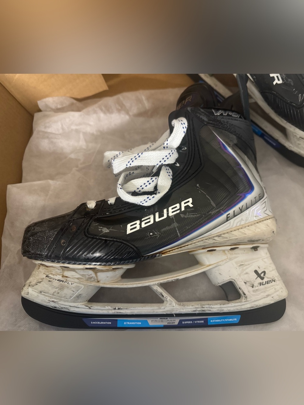 Bauer Men’s Black and White Ice Hockey Skate - Vapor FlyLite 9.5 fit 3
